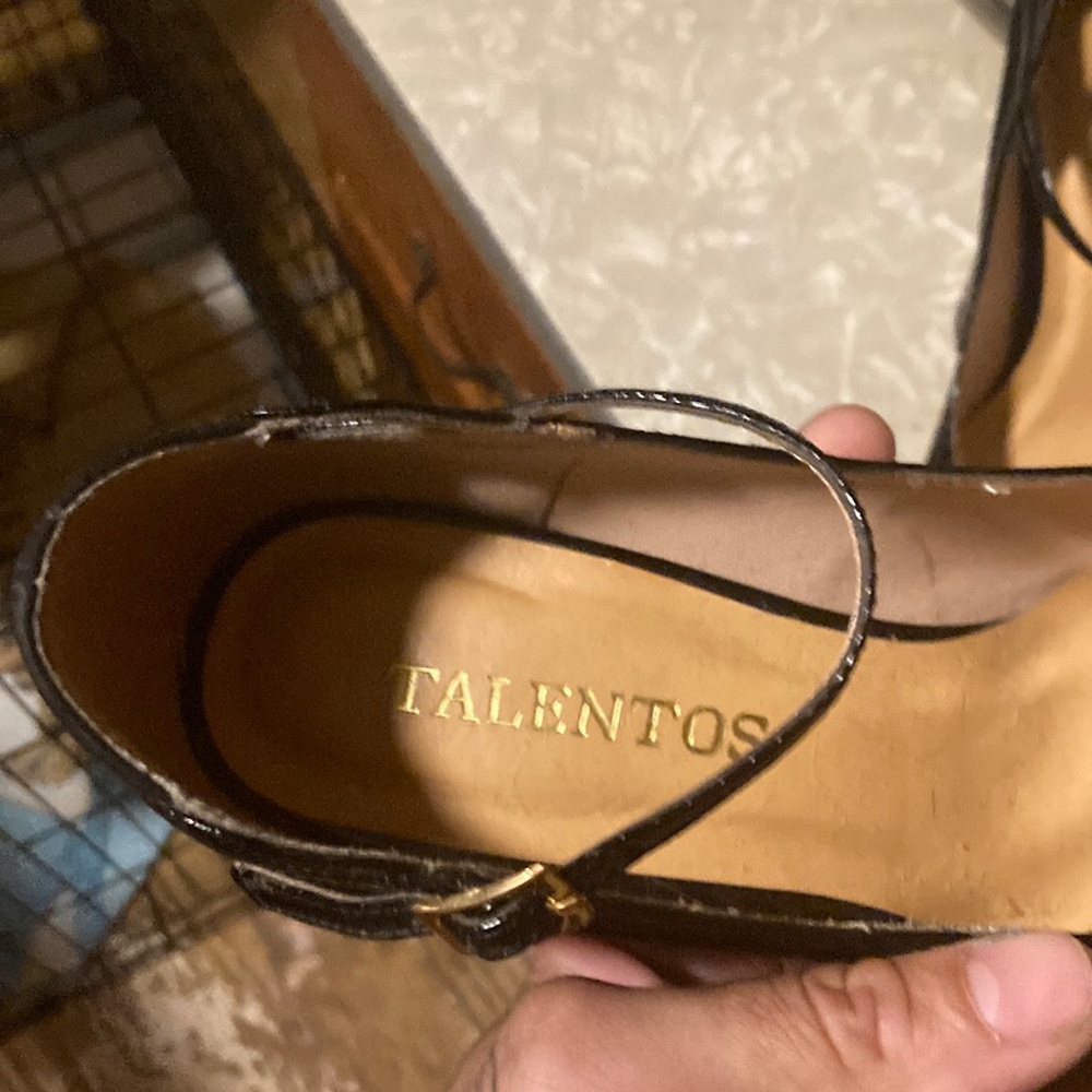 Pair of very nice black heels no scratches wore 1 time